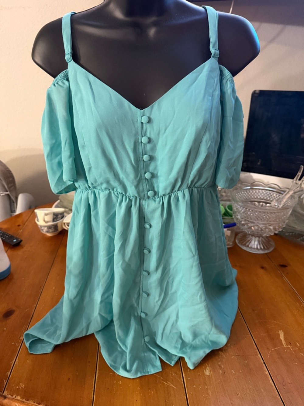 torrid Cold-Shoulder Button-Front Top size 00